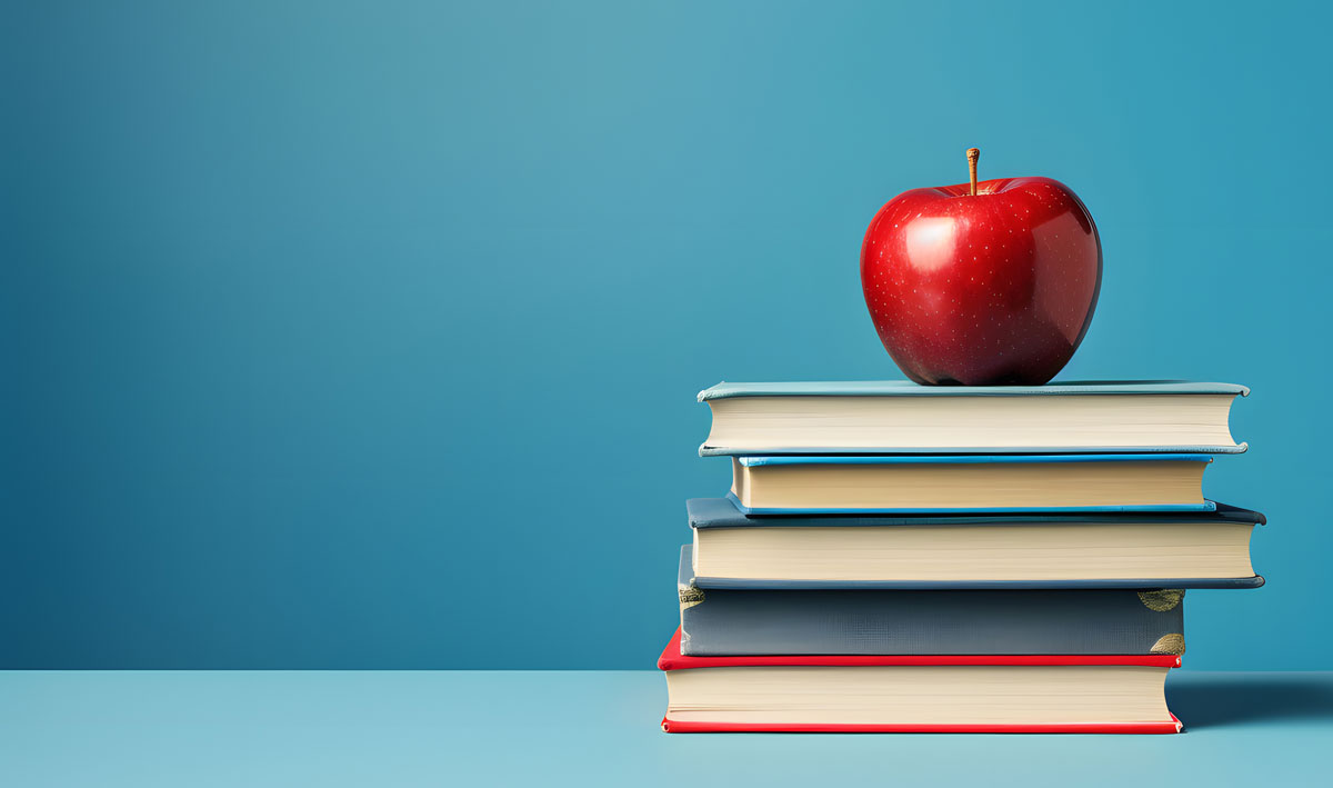 Pomme sur une pile de livre